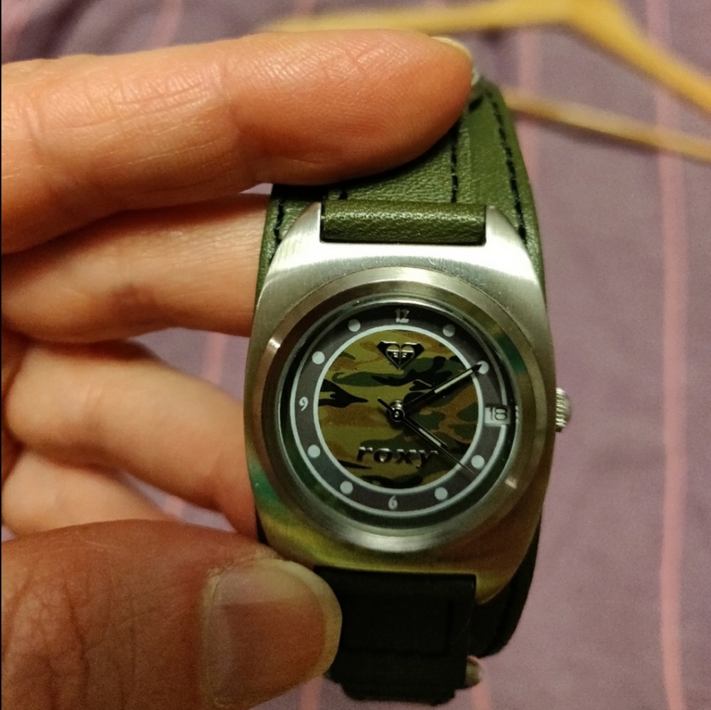Roxy ❤️ watch by Nixon women's camo